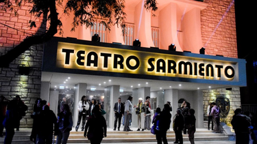 Mirá el detalle de la renovada cartelera del Teatro de Sarmiento.