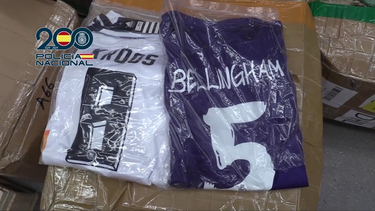 Las camisetas eran transportadas en 15 camiones de gran capacidad.