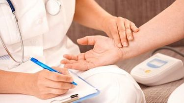 Una ONG hace control gratuito de la salud en Santa Lucía