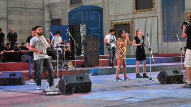 Pijama Party movió la previa del cierre en Zonda