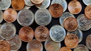 Ya están en San Juan las nuevas monedas de $5 y $10, ¿chau billetes?