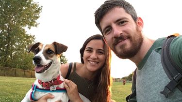 De las calles de San Juan a Illinois: la historia de Luna, la perrita a la que la adopción le salvó la vida