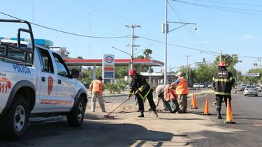 Un camión derramó combustible sobre Circunvalación