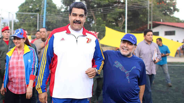 Nicolás Maduro y Diego Maradona, en una visita del ex futbolista a Venezuela.