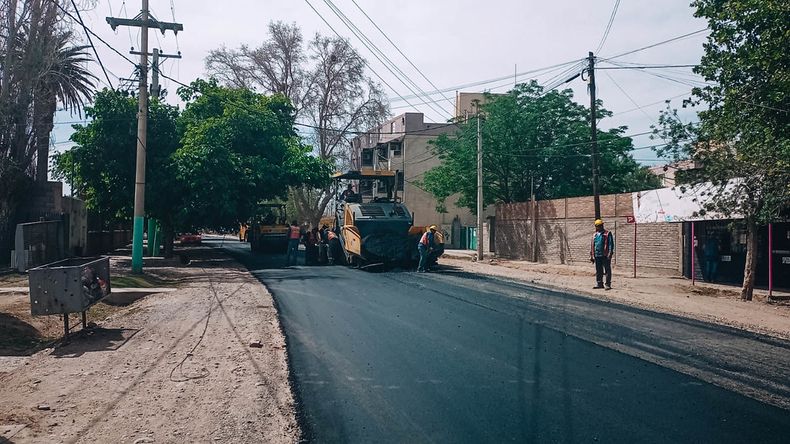 Avanza la repavimentación en una importante arteria de Capital.