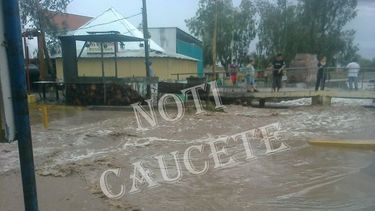 Un temporal de granizo y fuerte creciente en la Difunta Correa