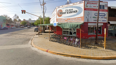 Interrumpieron la circulación en una transitada zona de la Capital por la rotura de un caño