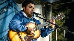 Juan Gabriel, durante su presentación en la Fiesta de la Chica y el Tomillo.