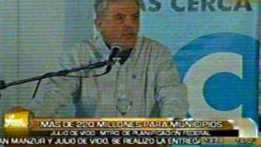 Julio De Vido firmó convenios por la plata de los municipios