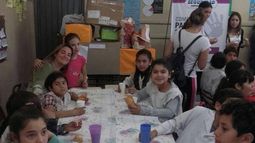 Grupo Solidario en acción, en una escuela de Caucete