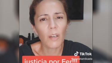 Mikaela no puede evitar emocionarse mientras comparte la canción para la madre de Fernando Báez Sosa.