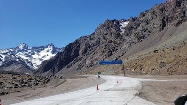 Paso de Agua Negra: abierto pero con la mitad de personas cruzando a Chile