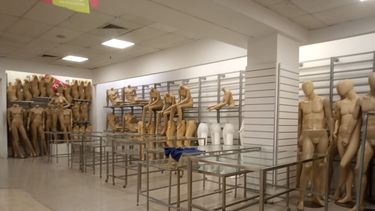 La antesala a la despedida de Falabella: con la vieja guardia, imágenes de un negocio en retirada