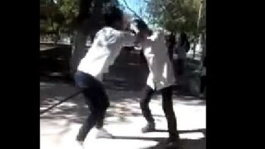 Video: Feroz paliza de una alumna a otra en Ullum