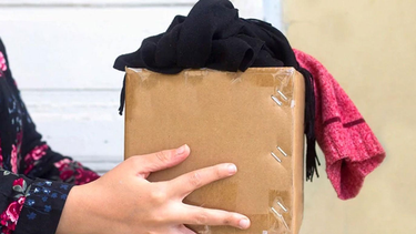 Un bar sanjuanino y la acción solidaria para llegar con abrigo y algo caliente a quienes más necesitan