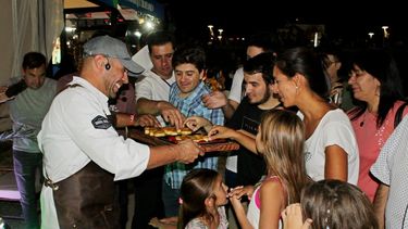 El stand de Angaco cautivó a todos con su gastronomía y su música