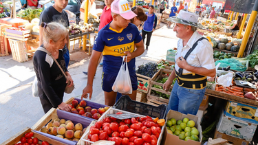 Los precios de frutas, verduras y carnes en la Feria de Capital.