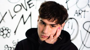 Se rebeló ante su familia de abogados, dejó la universidad y hoy brilla en Fuerza Bruta