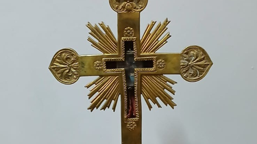 Un antiguo Lignum Crucis fue hallado por azar en la sacristía del Colegio Santa Rosa de Lima después de más de 8 décadas y regresará a la Catedral para su veneración pública.