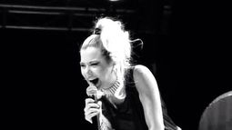 Vale Farfán, la ‘standapera’ que la rompe en Capital Federal