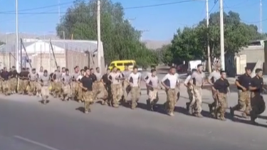 En modo Reclutas, infantes del RIM 22 salieron por las calles de San Juan y se hicieron virales: mirá el video