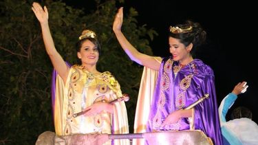 Abril y Carolina debutaron entre el cariño y la lluvia