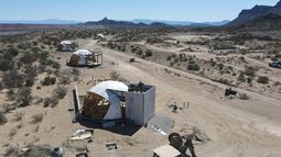 Los eco-domos en Ischigualasto se empezaron a construir en febrero y están muy avanzados.