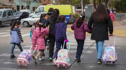 Vivir al lado de una escuela: ruidos, rutinas y una convivencia que no pasa desapercibida