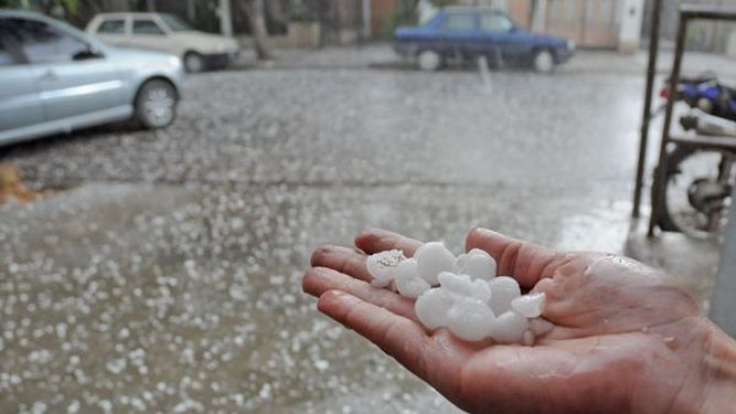 Hay un alerta de granizo para la provincia y llueve en Sarmiento