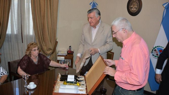 Paenza y Gioja: regalo y agradecimiento por las grabaciones en San Juan