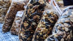 Los frutos secos son la estrella de la feria de la Economía Social sanjuanina