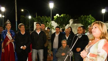 Remodelaron y alumbraron la plaza Divina Misericordia