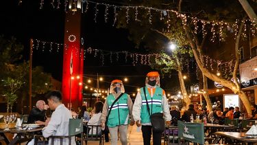 Para hacer cumplir los protocolos, en Capital, hicieron intensos controles a bares