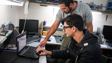 Sanjuaninos inventores: desarrollaron un sistema de sensores que usarán en salud