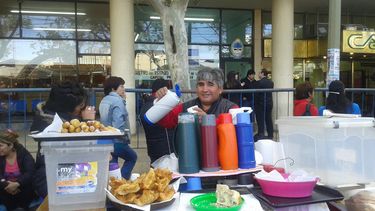 Café y churros, los compañeros de los que esperan ganar una casa