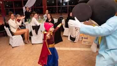 La pequeña mujer maravilla: Serenity celebró los 8 años con una gran fiesta solidaria