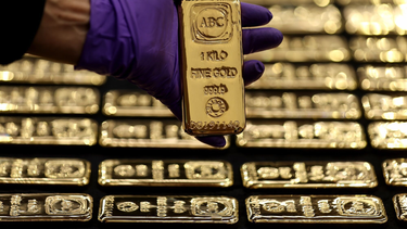 El precio del oro sigue en ascenso en medio de la guerra comercial entre Estados Unidos y China.