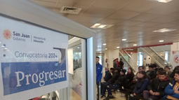 Con gran convocatoria se realiza el operativo de inscripción presencial a las Becas Progresar organizado por el Ministerio de Educación de la provincia.