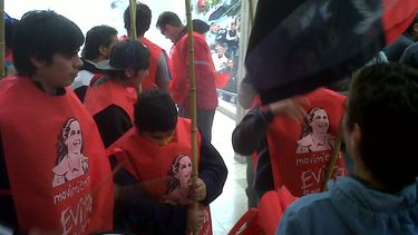 En el Auditorio: Banderas, batucadas y mucho color esperan a CFK