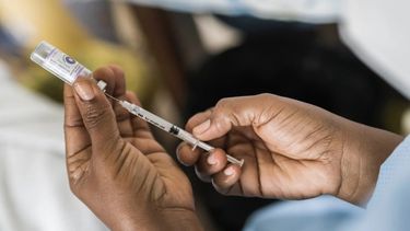 La OMS pidió ahora que no se apliquen vacunas de refuerzo contra el Covid a la población en general.