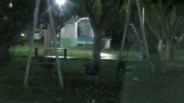 ¿Fantasmas?: revuelo en Albardón por columpios que se mueven solos en una plaza