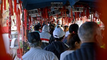 Volvió la tradicional peregrinación y una multitud llevó su fe a la Difunta Correa