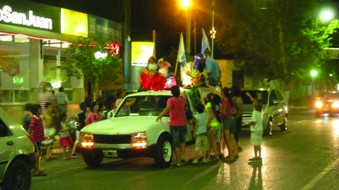 Los Reyes Magos llevaron regalos a los niños de Albardón Los Reyes Magos llevaron regalos a los niños de Albardón