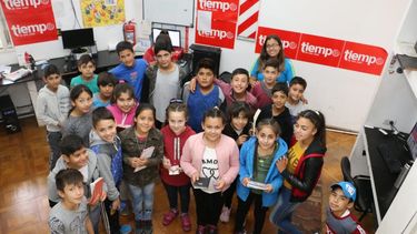 Coleguitas de Los Berros visitaron la redacción de Tiempo de San Juan