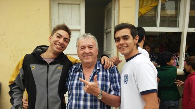 Dos escuelas rivales, unidas tras el ACV de Don Florencio