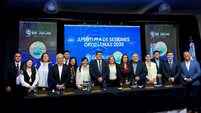 Banega, acompañado de intendentes y dirigentes del justicialismo.