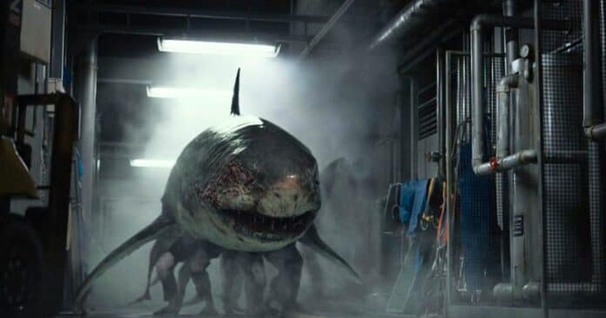 La rarísima película de Netflix con un tiburón zombie que tiene piernas