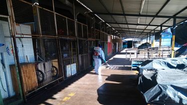 Por el Coronavirus, realizaron un operativo especial de limpieza en la Feria de Capital