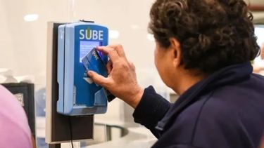 Quienes viajan con Tarifa Social Federal, beneficio brindado por el Estado nacional, en la tarjeta SUBE, no deben realizar ningún trámite de renovación.