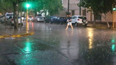 Con lloviznas y en alerta por tormentas intensas, San Juan arranca el viernes